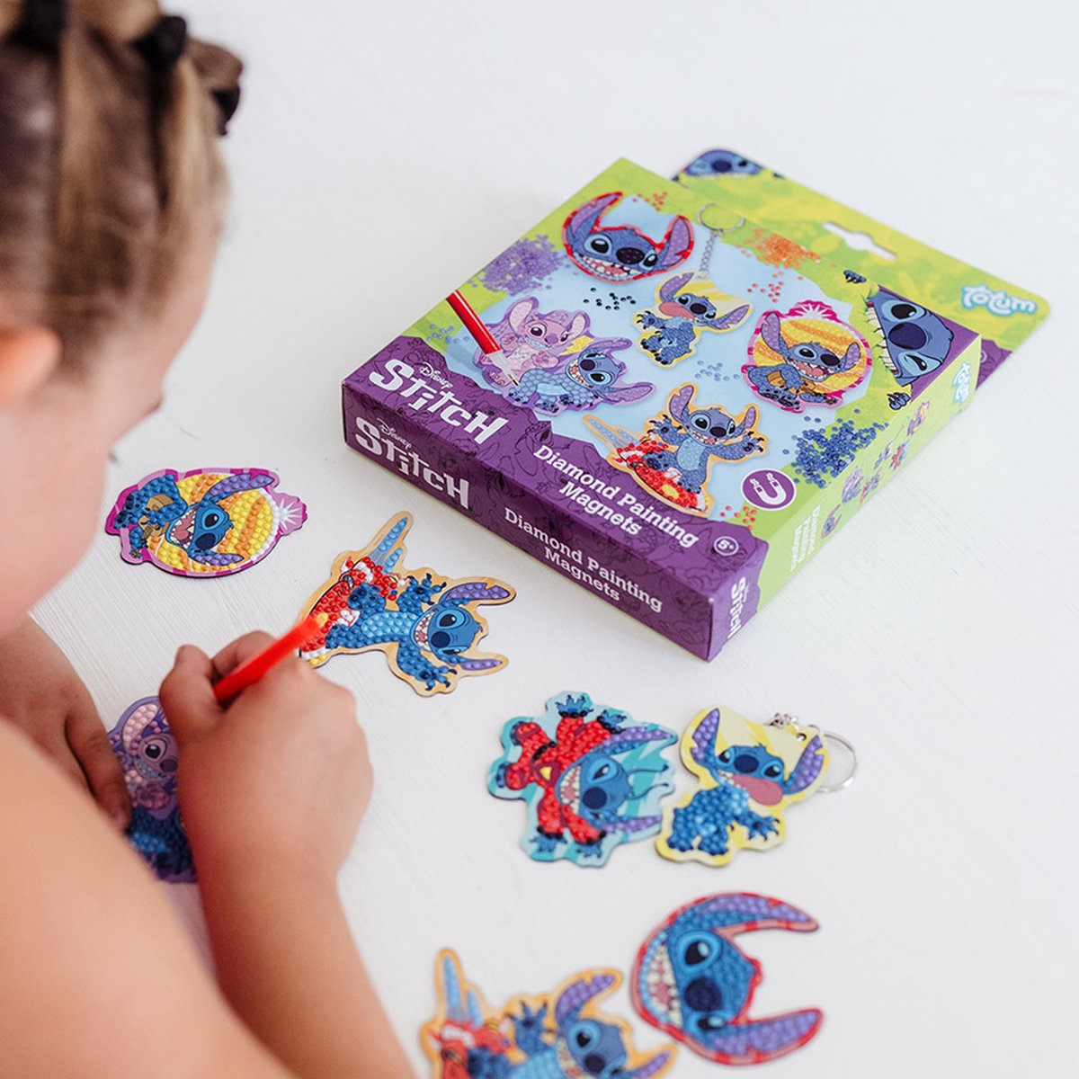 Totum Disney Stitch Magneten & Sleutelhanger Set