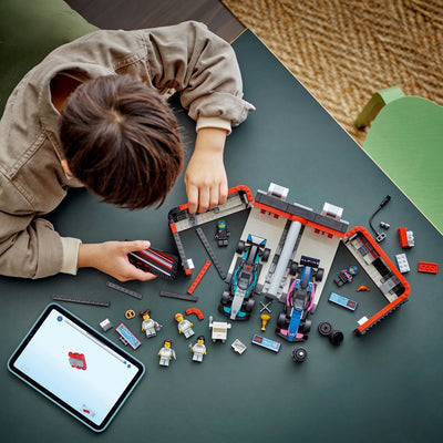 LEGO City F1 Garage met Mercedes-AMG & Alpine Auto's - 60444