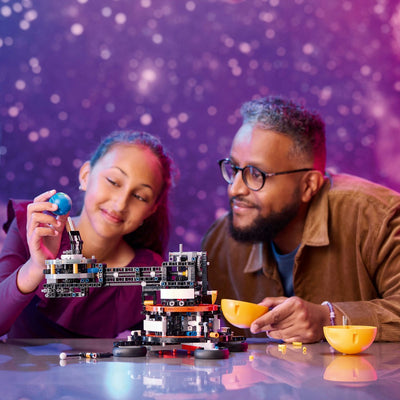 LEGO Technic Aarde en Maan in Omloop - 42179