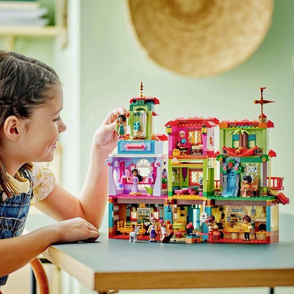 LEGO Disney Encanto Magisch Huis van de Familie Madrigal 43245