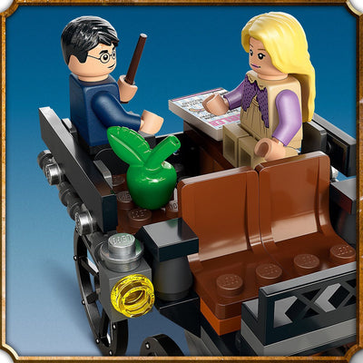 LEGO Harry Potter Zweinsveld Koets en Thestrals - 76400