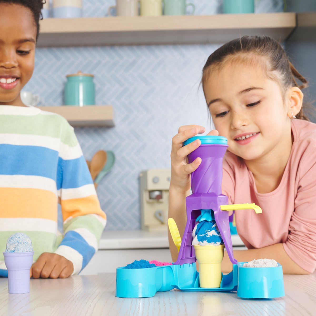 Kinetic Sand IJsset met 396g Blauw, Roze en Wit Zand