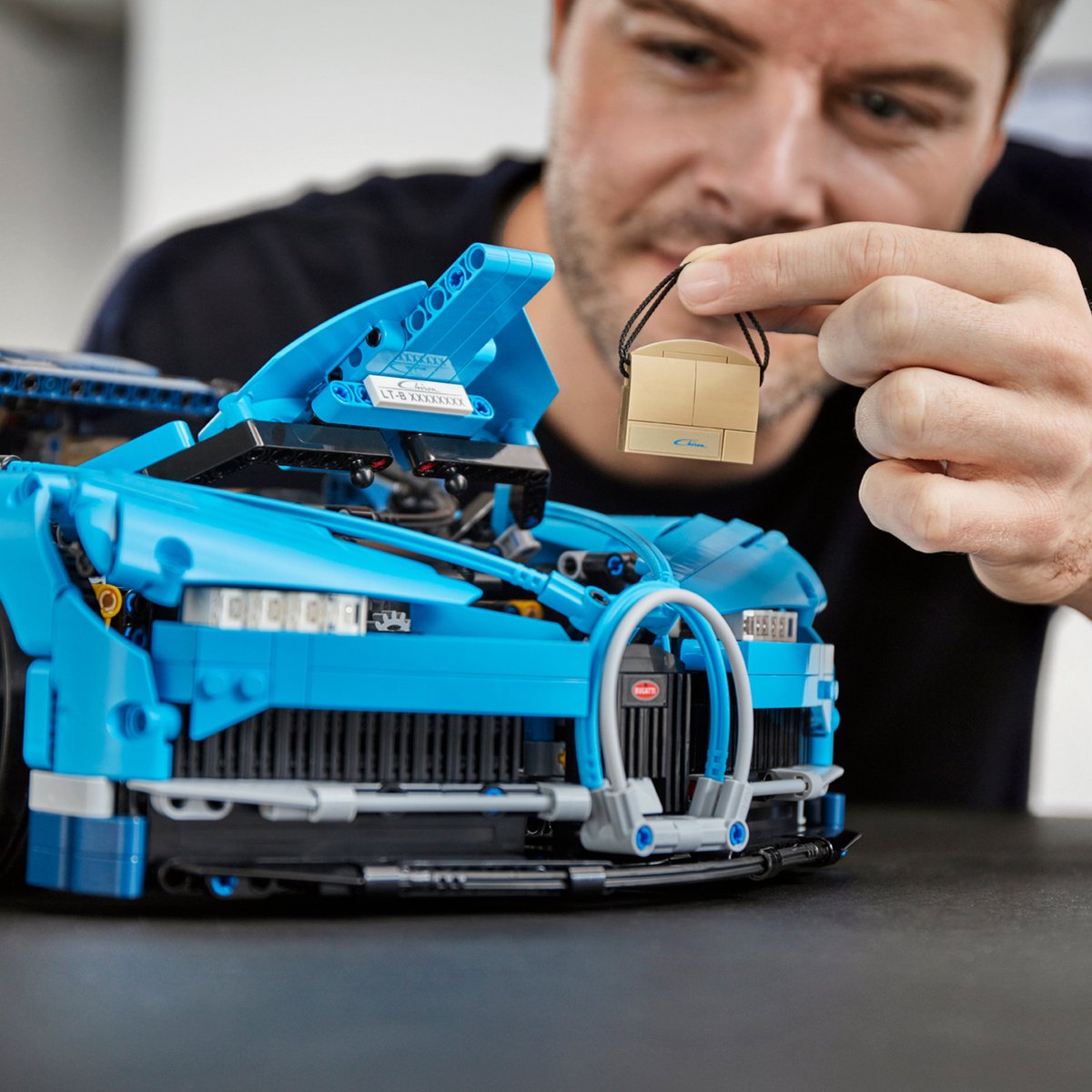 LEGO Technic Luxe Bugatti Chiron Bouwset - 42083