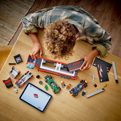 LEGO City F1 Transporter met RB20 en AMR24 Auto's - 60445