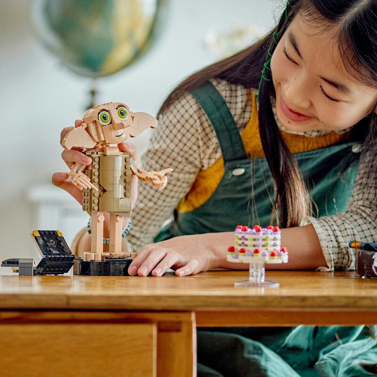 LEGO Harry Potter Dobby de Huiself Figurenset - 76421