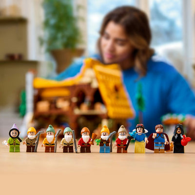 LEGO Disney Sneeuwwitje en de Zeven Dwergen Huis - 43242