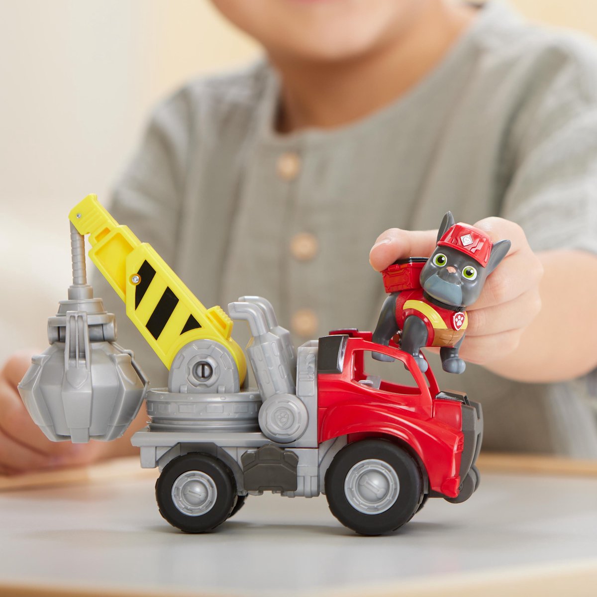 Rubble & Crew Charger's Kraanwagen met Speelfiguur en Beweegbare Delen