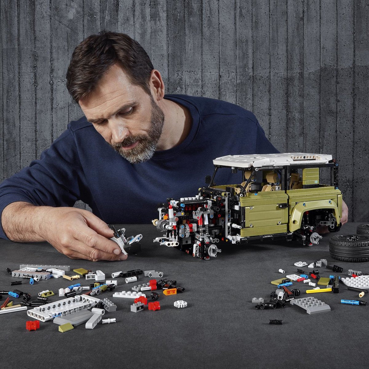 LEGO Technic Land Rover Defender Bouwset - 42110
