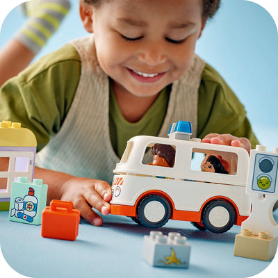 LEGO DUPLO Ambulance met Chauffeur - 10447