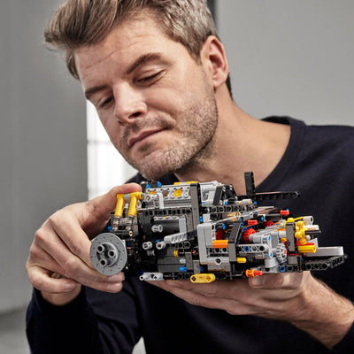 LEGO Technic Luxe Bugatti Chiron Bouwset - 42083