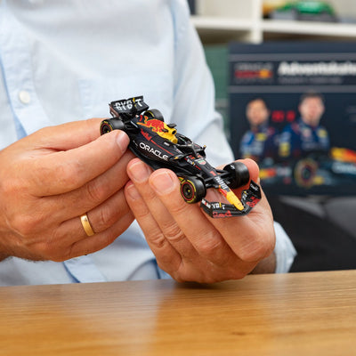 Franzis 1:43 Oracle Red Bull Racing RB19 F1 Adventskalender