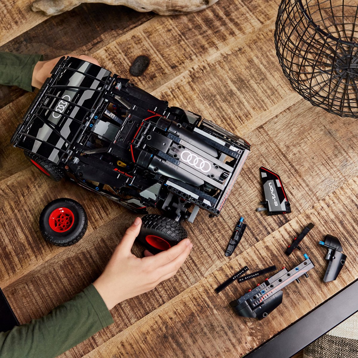 LEGO Technic Audi RS Q e-tron - 42160 Bouwset