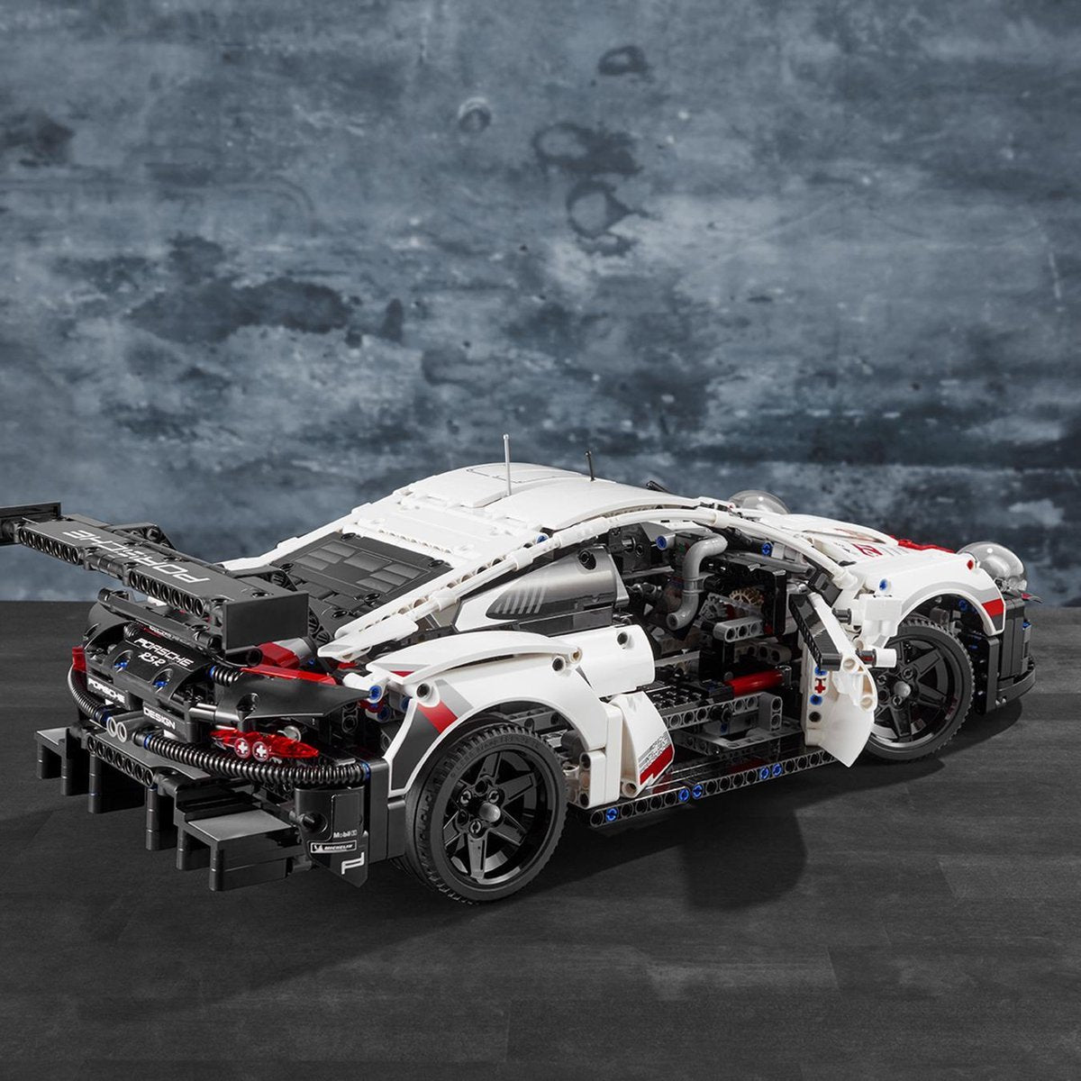 LEGO Technic Porsche 911 RSR Bouwset - 42096