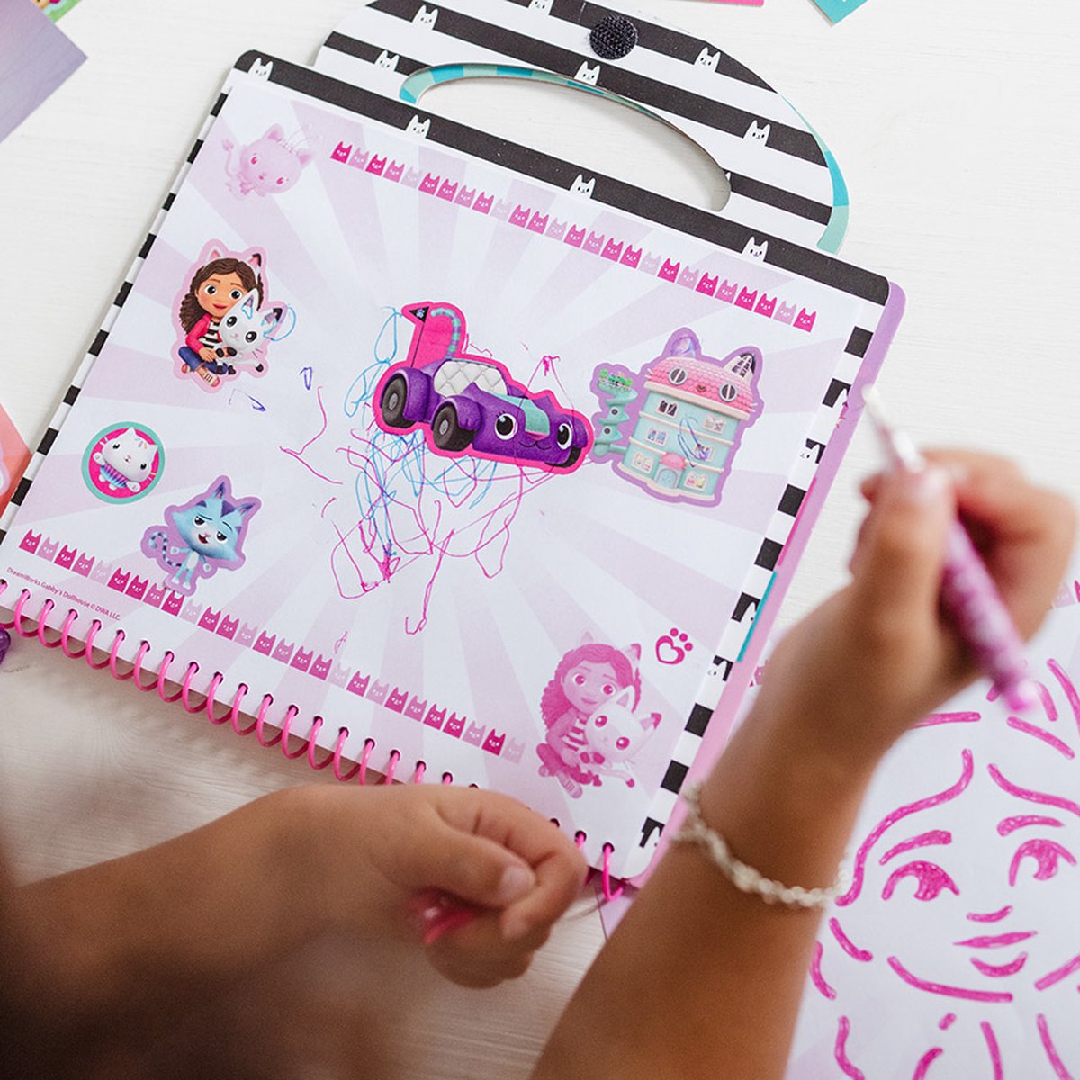 Totum Gabby's Poppenhuis Activiteitenboek met Stickers