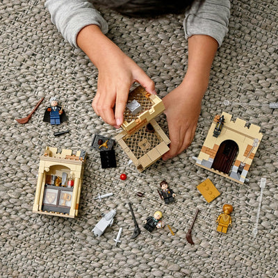 LEGO Harry Potter Zweinstein: De Eerste Vliegles - 76395