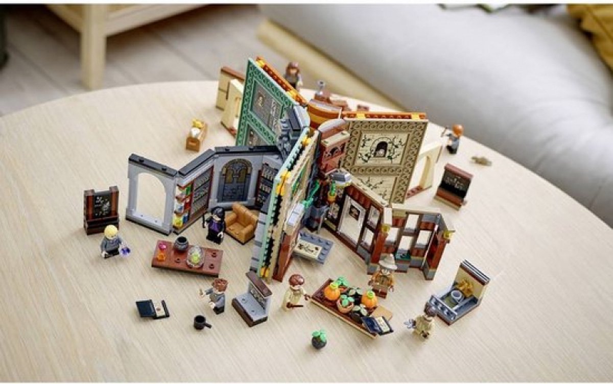LEGO Harry Potter Zweinstein Transfiguratieklas - 76382