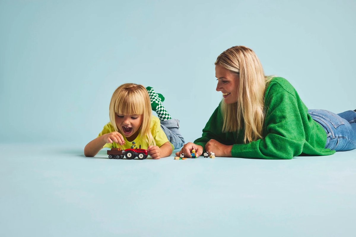 LEGO City Rode Tractor met Aanhanger en Schaap - 60461