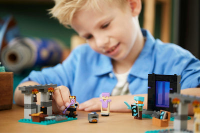 LEGO Minecraft Het Atelier van de Wapenmaker - 21252