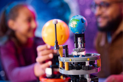 LEGO Technic Aarde en Maan in Omloop - 42179