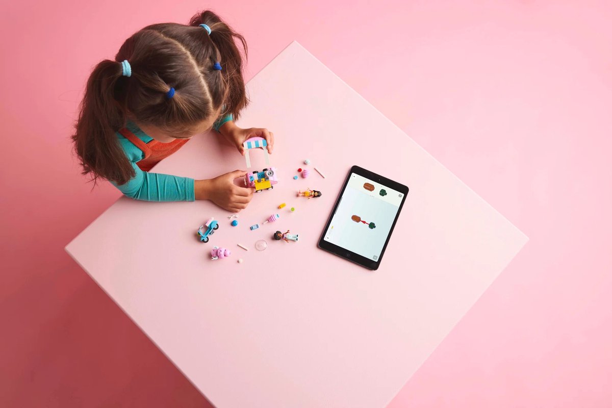 LEGO Friends Snoepkraam met Suikerspin & Scooter - 42643