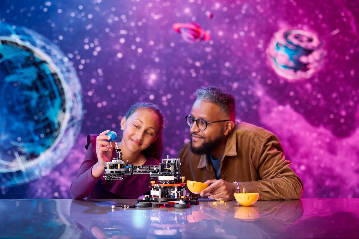 LEGO Technic Aarde en Maan in Omloop - 42179