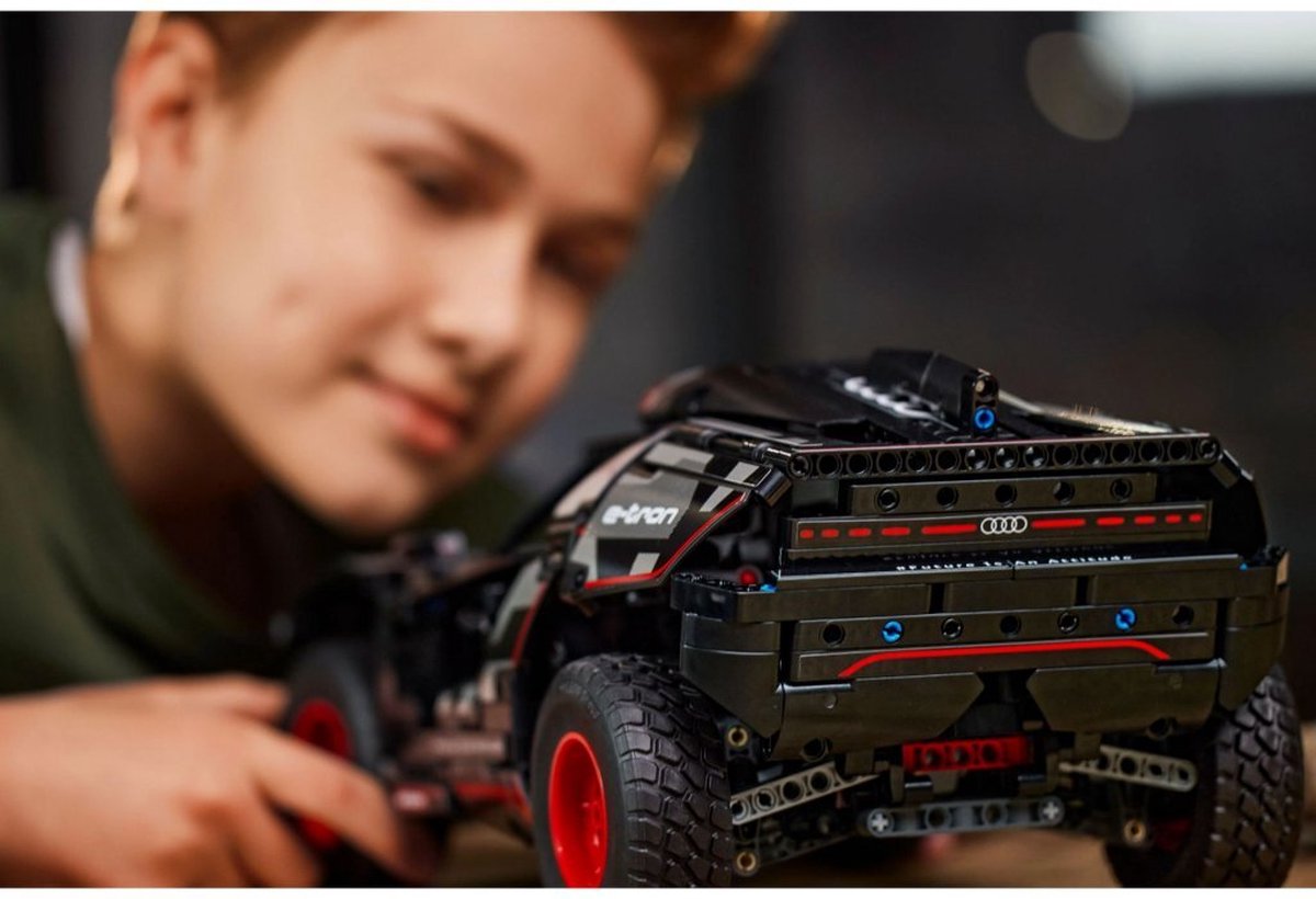 LEGO Technic Audi RS Q e-tron - 42160 Bouwset