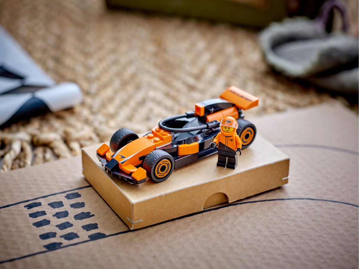 LEGO City McLaren F1 Racewagen met Piloot - 60442