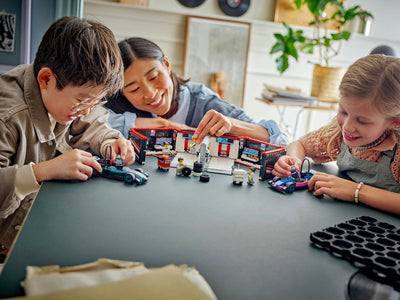 LEGO City F1 Garage met Mercedes-AMG & Alpine Auto's - 60444