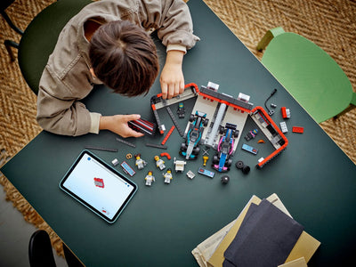 LEGO City F1 Garage met Mercedes-AMG & Alpine Auto's - 60444