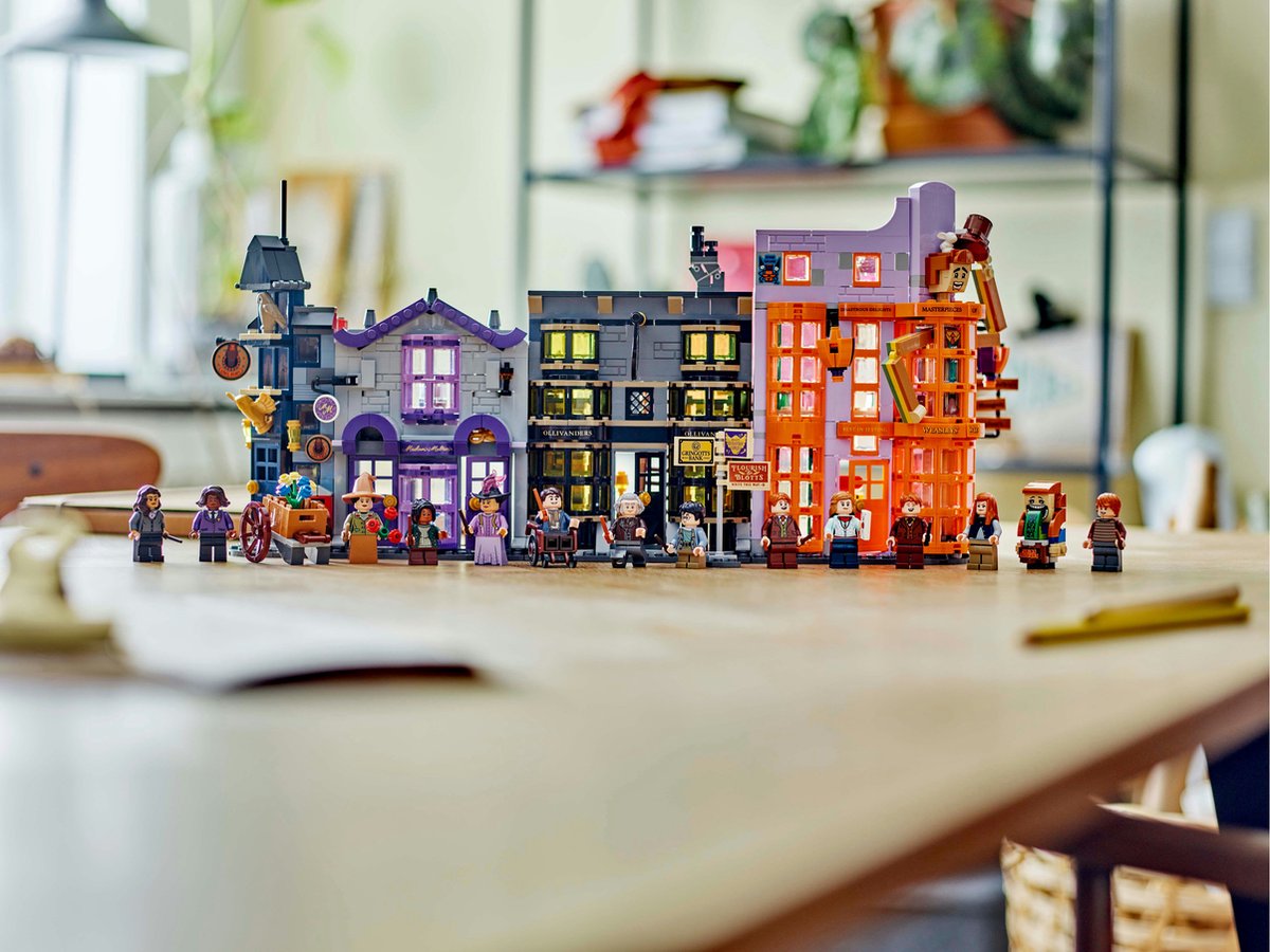 LEGO Harry Potter™ Olivanders™ & Madame Mallekin - 76439