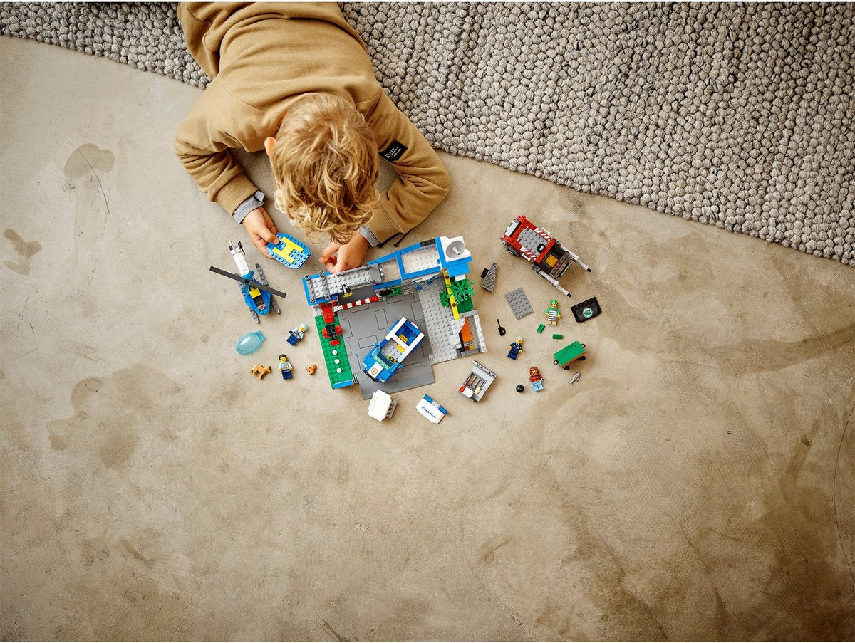 LEGO City Politiebureau met Voertuig - 60316