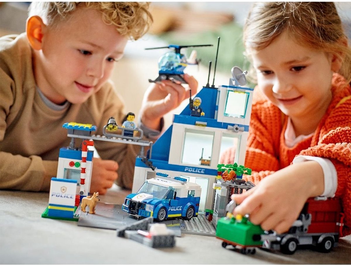 LEGO City Politiebureau met Voertuig - 60316