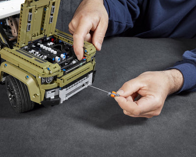 LEGO Technic Land Rover Defender Bouwset - 42110